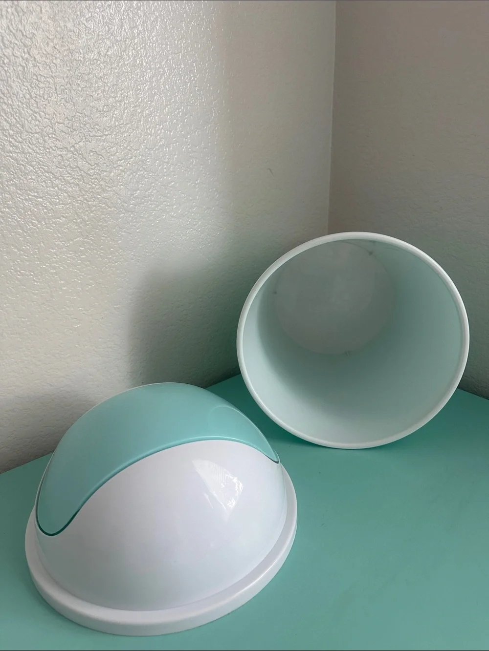 Essential Home Designs-basic plastic trash can with swinging top-new